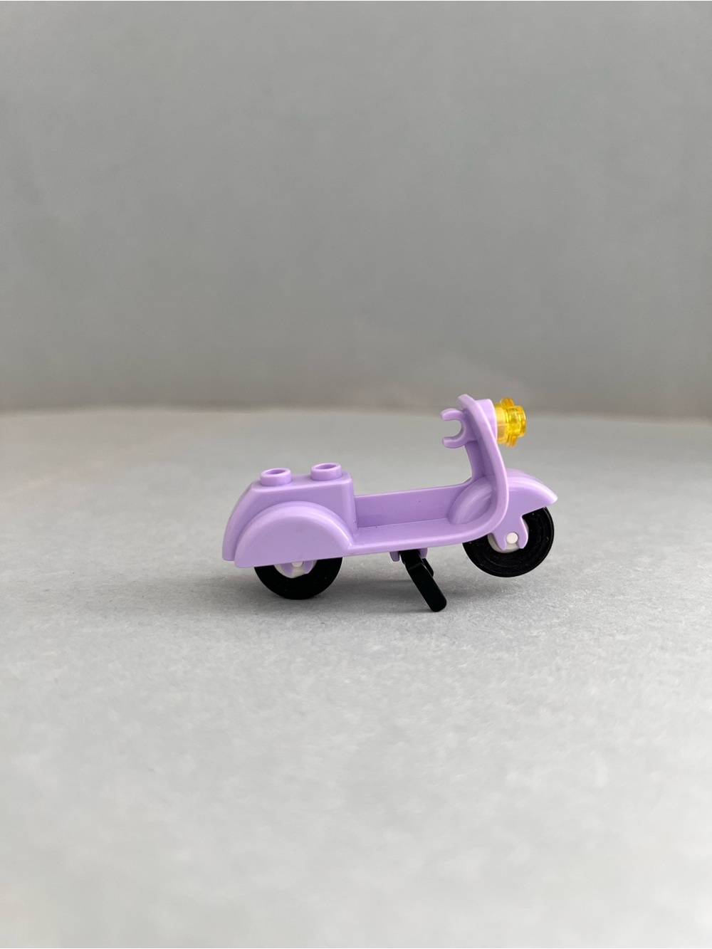 Lego Friends Lavender Mia Scooter Minifigure